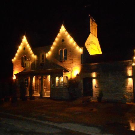 Willoughby Arms Hotel Little Bytham Bagian luar foto