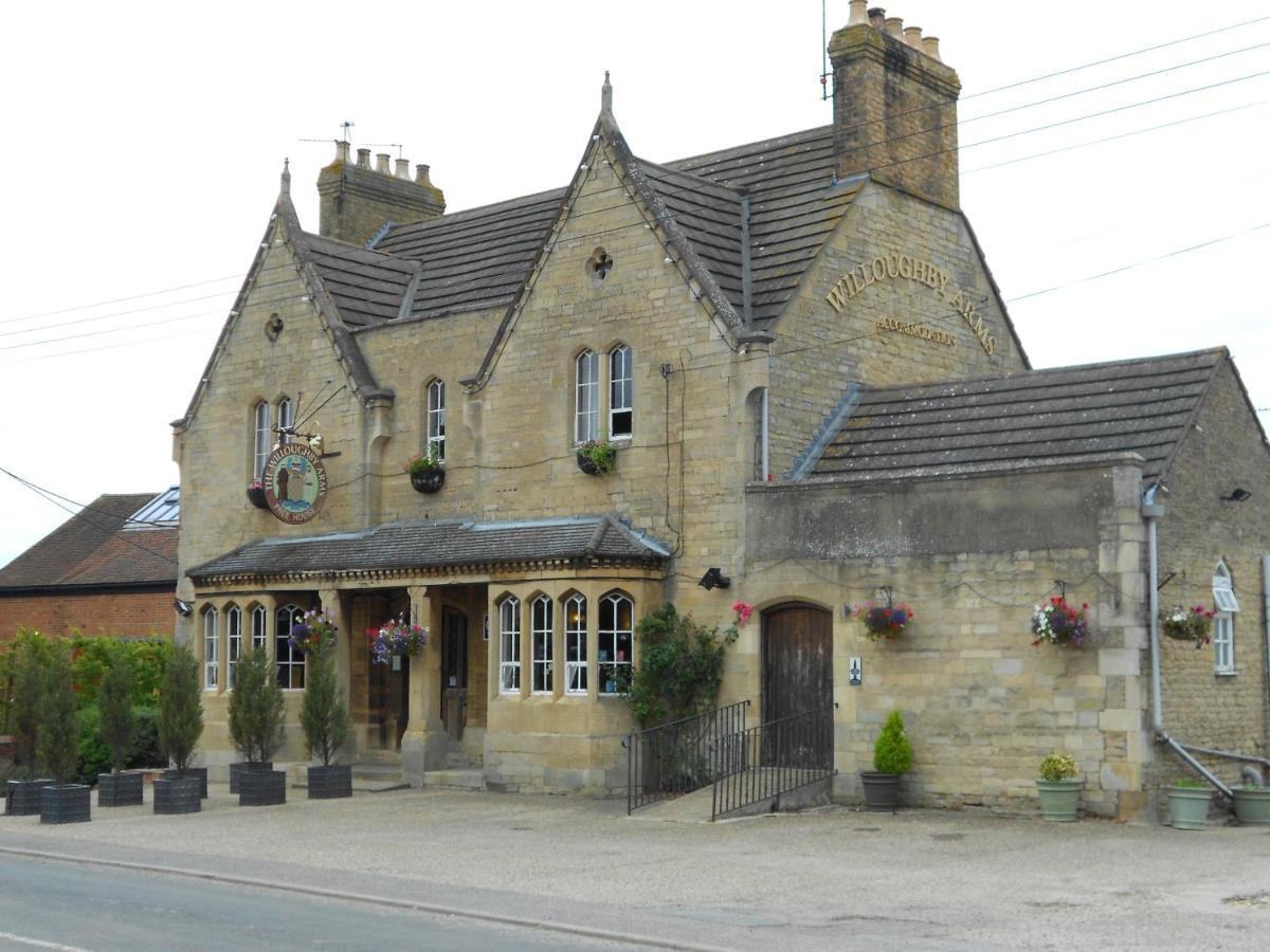 Willoughby Arms Hotel Little Bytham Bagian luar foto