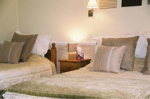Willoughby Arms Hotel Little Bytham Bagian luar foto