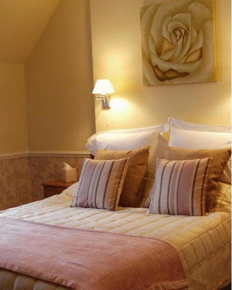 Willoughby Arms Hotel Little Bytham Bagian luar foto