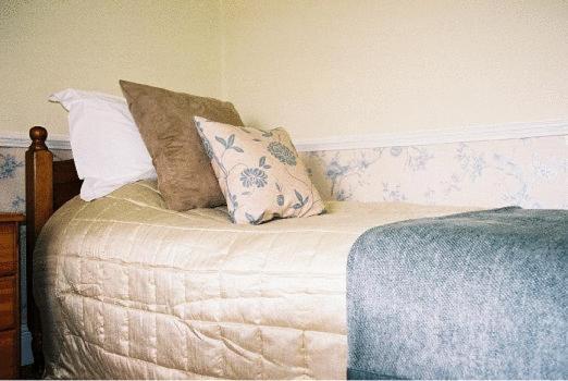 Willoughby Arms Hotel Little Bytham Bagian luar foto
